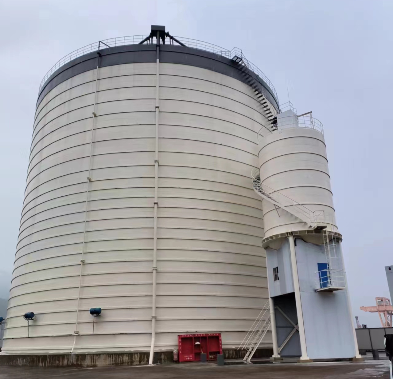 东丽10万吨水泥钢板库